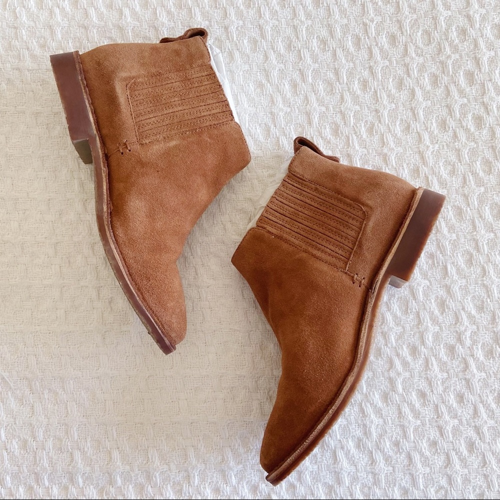 NWT Anthro Seychelles Pool Suede Tan Chelsea Boots